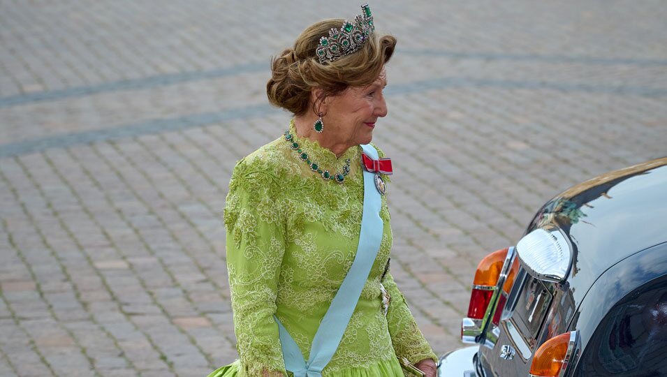 Sonia de Noruega con la tiara de la Emperatriz Josefina en la cena en su honor en Amalienborg