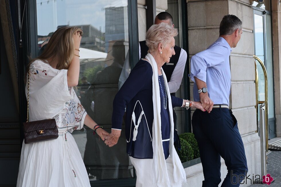 Irene e Iñaki Urdangarin con Claire Liebaert Courtain en Ginebra