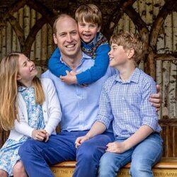 El divertido posado del Príncipe Guillermo y sus hijos George, Charlotte y Louis por el Día del Padre