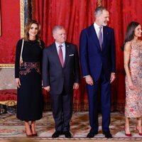 La Reina Letizia, muy atenta con Hashem de Jordania en presencia del Rey Felipe VI y de Abdalá y Rania de Jordania