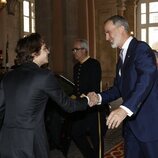 El Rey Felipe VI saluda a Hashem de Jordania en el Palacio Real