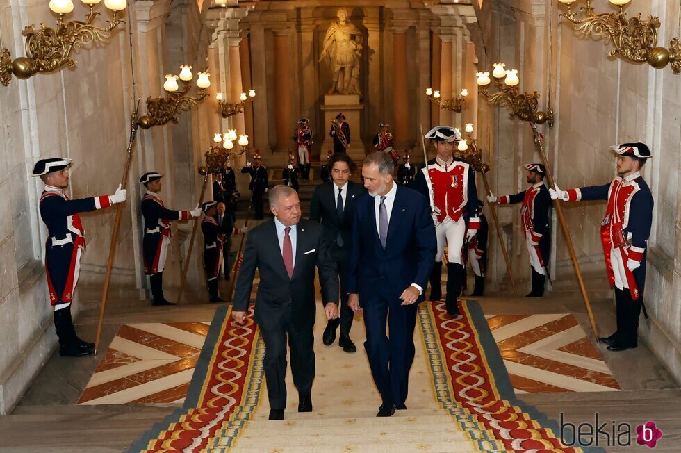 El Rey Felipe VI y Abdalá de Jordania, seguidos de Hashem de Jordania, en el Palacio Real