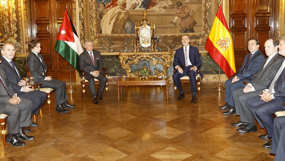 El Rey Felipe VI, Abdalá de Jordania y Hashem de Jordania en su encuentro oficial en el Palacio Real