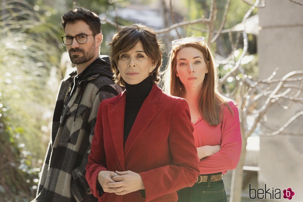 Lydia Bosch, José Sospedra y Natalia Rodríguez en una imagen promocional de 'Mía es la venganza'