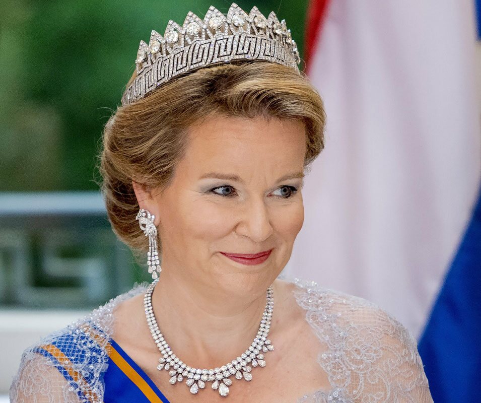 Matilde de Bélgica con la tiara de las Nueve Provincias en la cena de Estado a los Reyes de Holanda