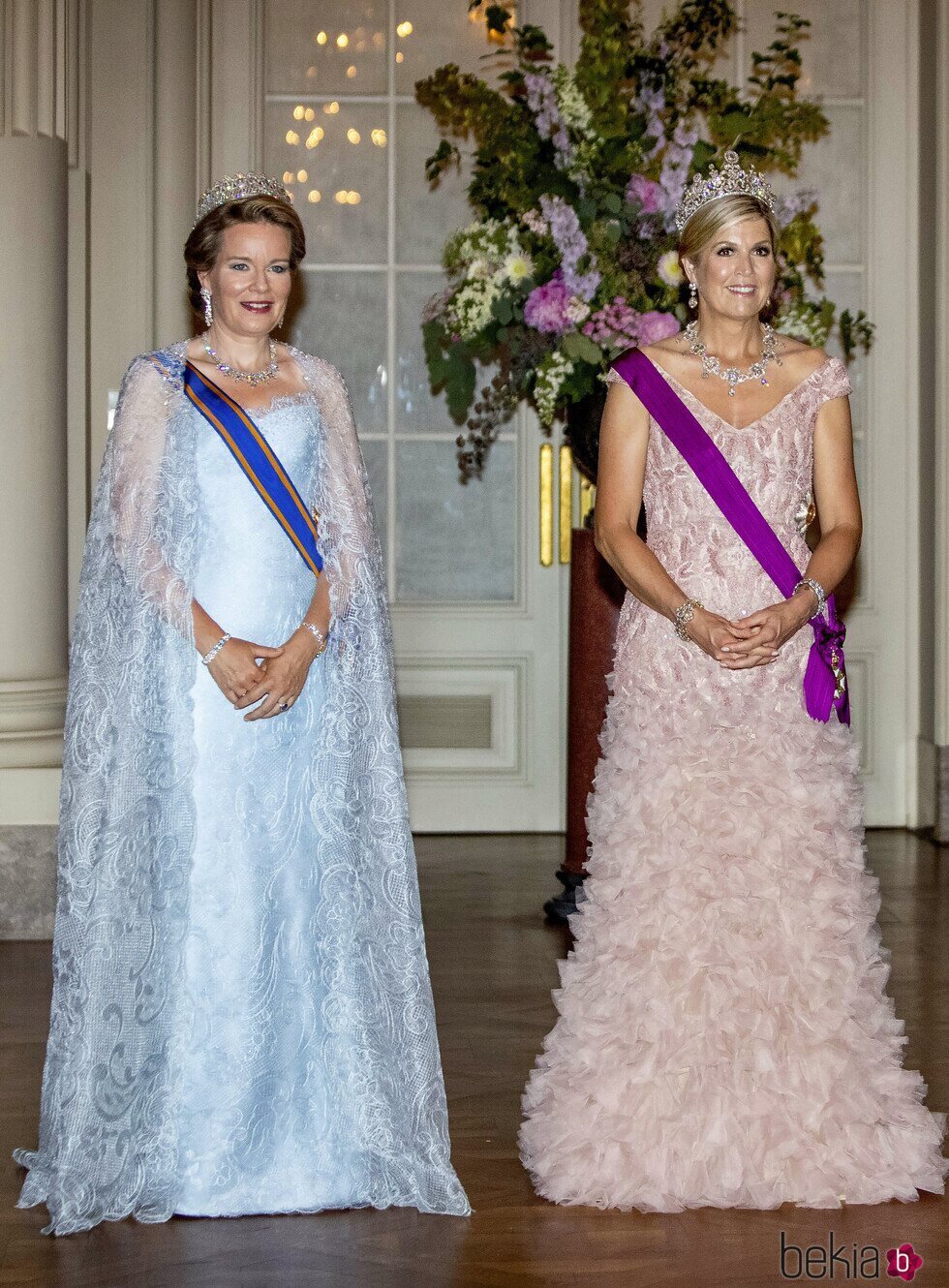 Matilde de Bélgica con la tiara de las Nueve Provincias y Máxima de Holanda con la tiara Stuart