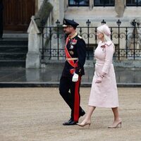 Haakon y Mette-Marit de Noruega y Akishino y Kiko de Japón en la coronación de Carlos III