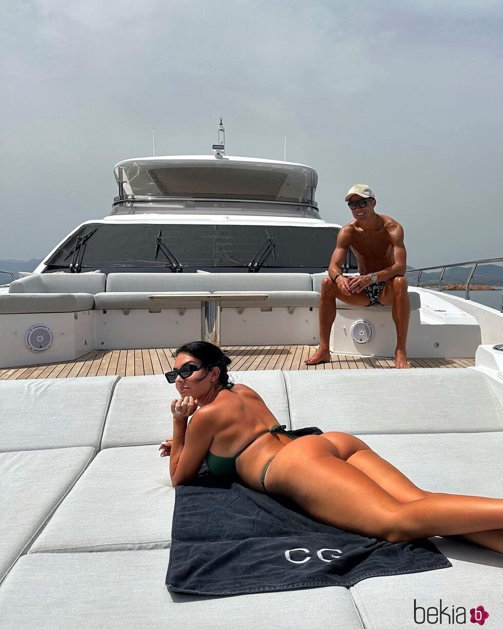 Georgina Rodríguez y Cristiano Ronaldo de vacaciones en Cerdeña