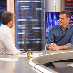 Pedro Sánchez hablando con Pablo Motos en 'El Hormiguero'