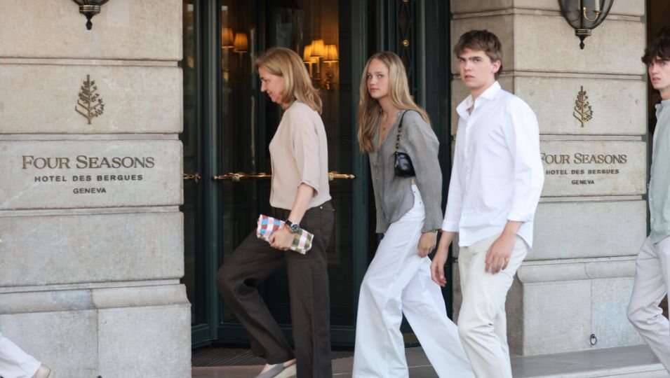 La Infanta Cristina, Irene Urdangarin, Miguel Urdangarin y Pablo Urdangarin en la graduación de Irene Urdangarin