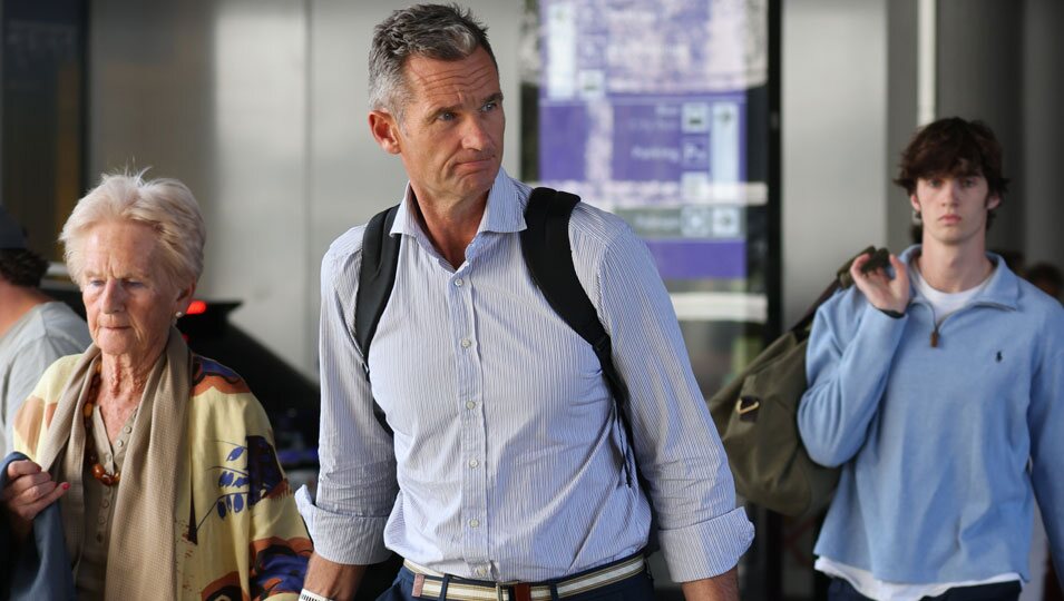 Iñaki Urdangarin, Pablo Urdangarin y Claire Liebaert en el aeropuerto de Ginebra por la graduación de Irene Urdangarin