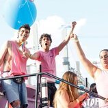 Javier Calvo y Javier Ambrossi en el Orgullo LGTBIQ+ 2023 en Madrid