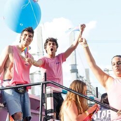 Javier Calvo y Javier Ambrossi en el Orgullo LGTBIQ+ 2023 en Madrid