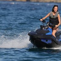 Victoria Federica en una moto acuática durante sus vacaciones en Ibiza