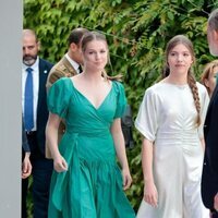 La Princesa Leonor con vestido de Cherubinna y la Infanta Sofía vestida de Moisés Nieto en los Premios Princesa de Asturias 2023