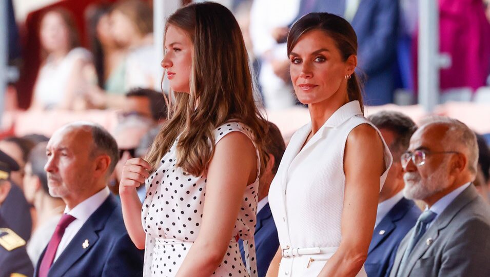 La Reina Letizia y la Princesa Leonor en la entrega de Despachos en la Academia de Zaragoza