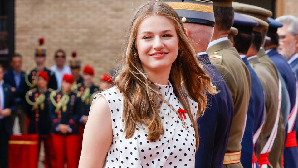 La Princesa Leonor, muy sonriente en la entrega de Despachos en la Academia de Zaragoza