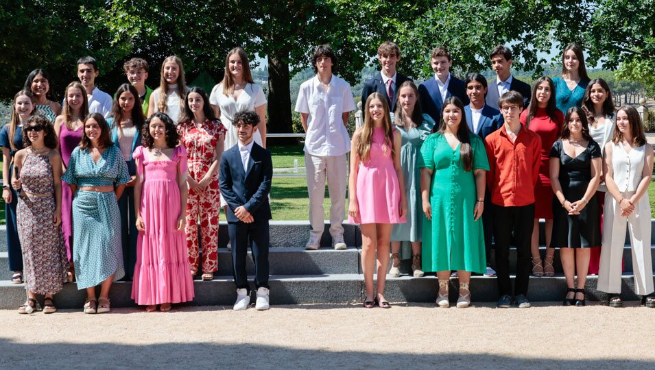 La Infanta Sofía con sus compañeros del UWC Atlantic College de Gales en La Zarzuela