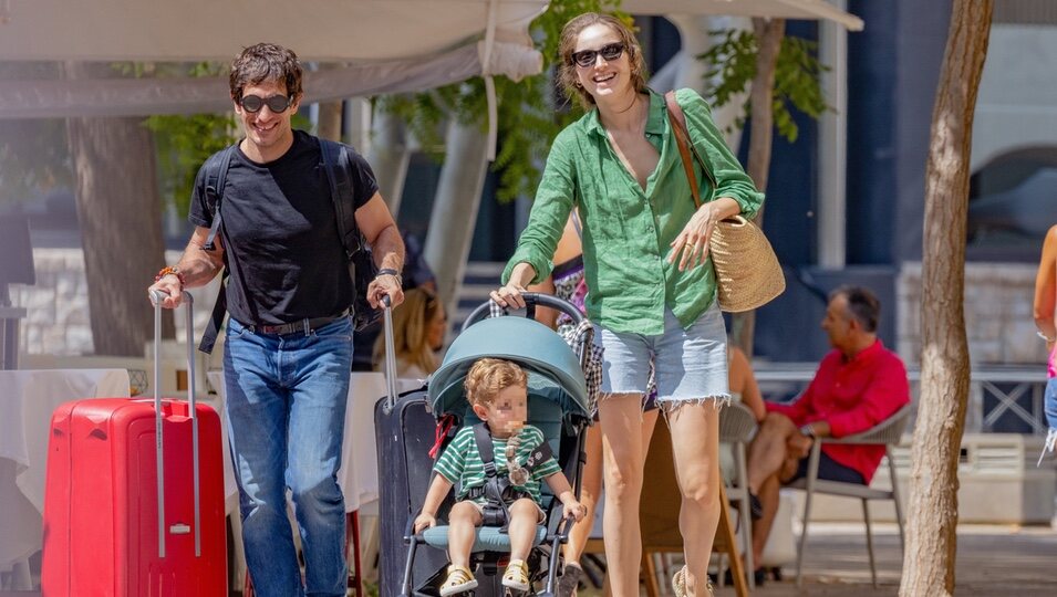 Quim Gutiérrez y Paula Willem de vacaciones con su hijo