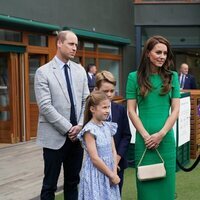 El Príncipe Guillermo y Kate Middleton y sus hijos George y Charlotte en la final de Wimbledon 2023