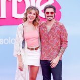 Andrea Guash y Rosco en la premiere de 'Barbie' en Madrid