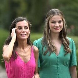 La Reina Letizia con su hija la Princesa Leonor en su posado de verano 2023 en Mallorca