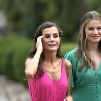 La Reina Letizia con su hija la Princesa Leonor en su posado de verano 2023 en Mallorca