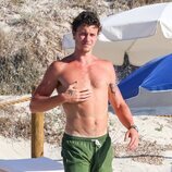 Shawn Mendes, muy sexy en Ibiza