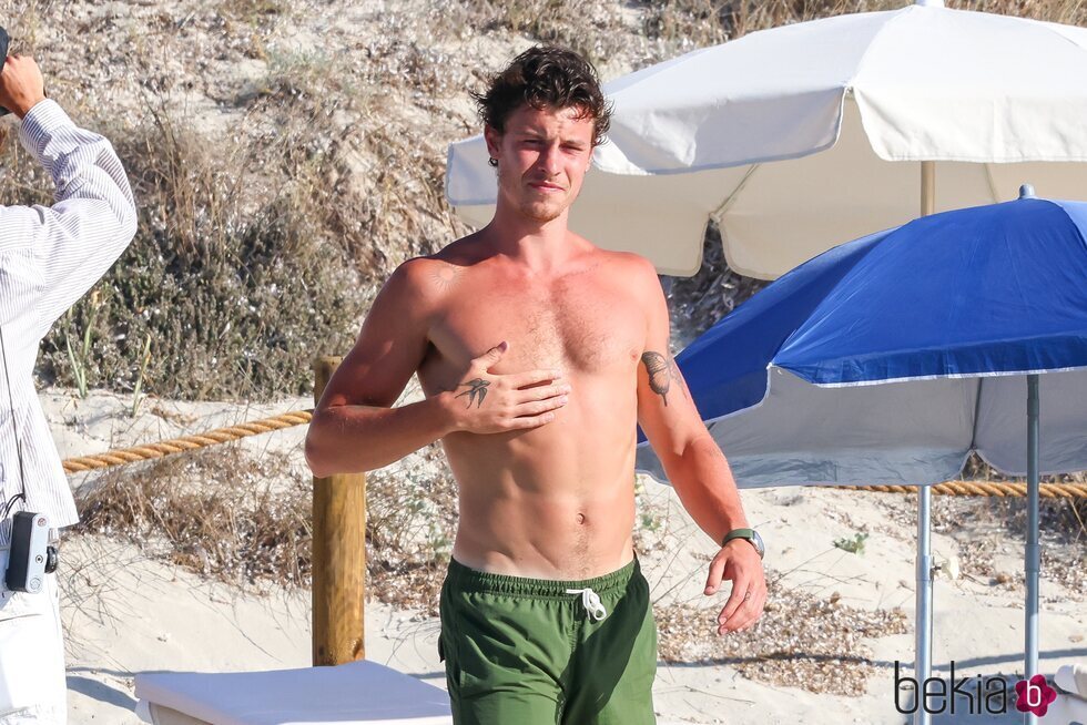 Shawn Mendes, muy sexy en Ibiza