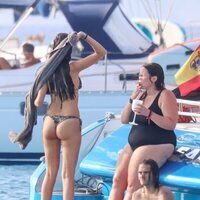 Victoria Federica en un barco tras bañarse en el mar en Formentera