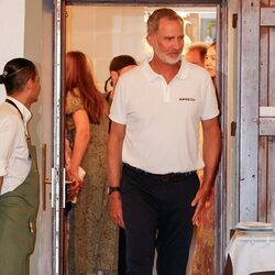 El Rey Felipe VI a la salida de una cena familiar en Mallorca