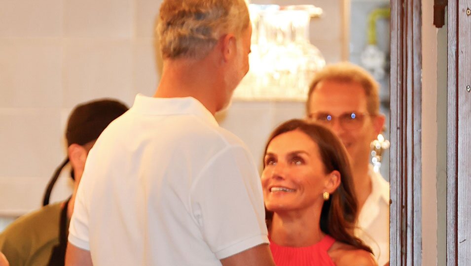 Los Reyes Felipe y Letizia, muy románticos en una cena en Mallorca