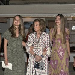 La Reina Sofía, la Princesa Leonor y la Infanta Sofía en una cena en Mallorca