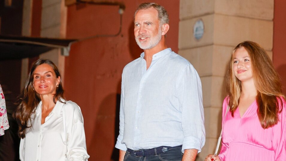 Los Reyes Felipe y Letizia y la Princesa Leonor tras ver 'Barbie' en un cine de Palma