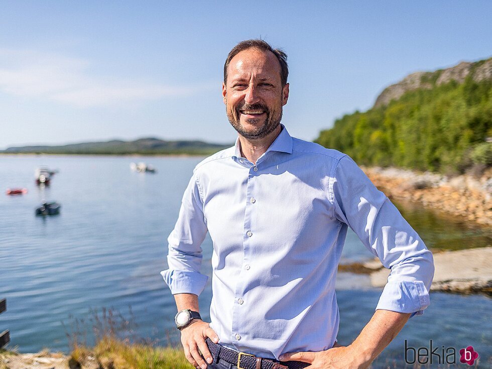 Haakon de Noruega en sus vacaciones de verano en el norte de Noruega