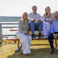 Haakon y Mette-Marit de Noruega, Ingrid Alexandra y Sverre Magnus de Noruega en sus vacaciones de verano en el norte de Noruega