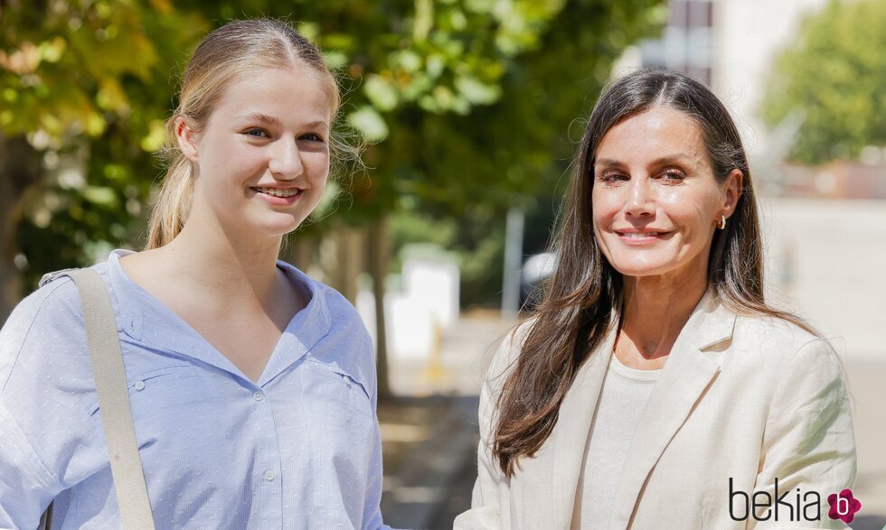 La Princesa Leonor con la Reina Letizia en su ingreso en la Academia Militar de Zaragoza