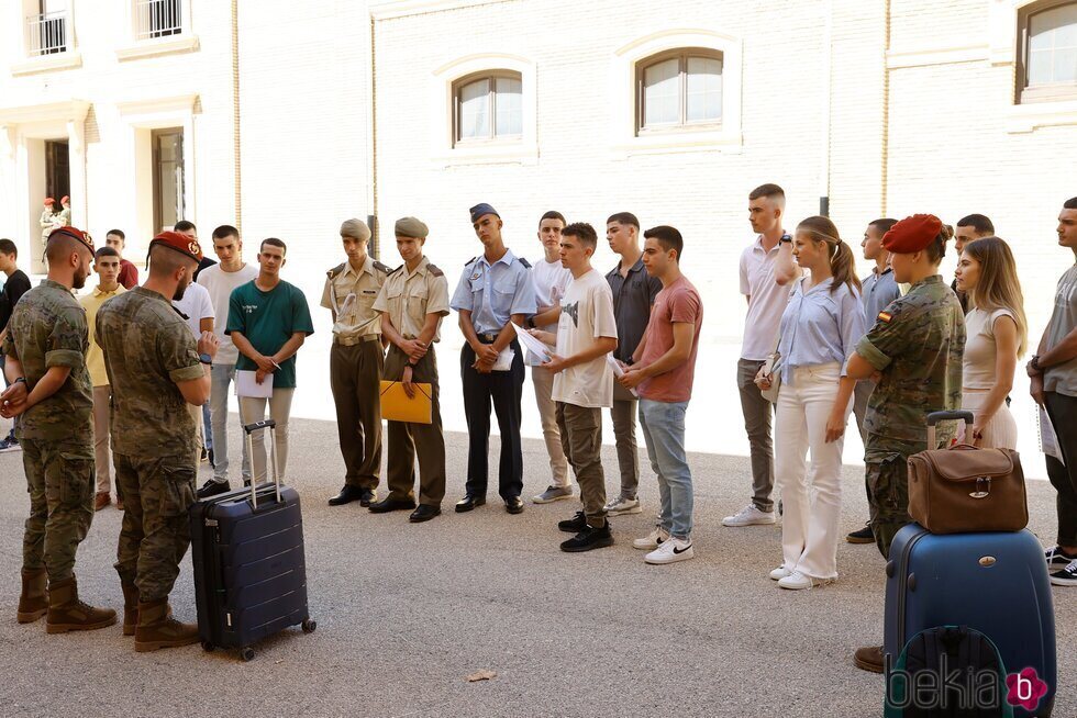 La Princesa Leonor y sus compañeros en su primer día en la Academia Militar de Zaragoza