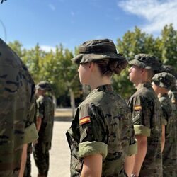 La Princesa en posición en firmes en su primer día en la Academia de Zaragoza