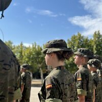 La Princesa en posición en firmes en su primer día en la Academia de Zaragoza