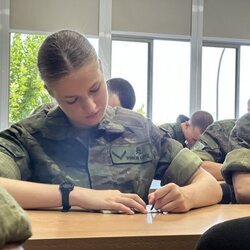 La Princesa Leonor durante una de sus primeras lecciones en la Academia de Zaragoza