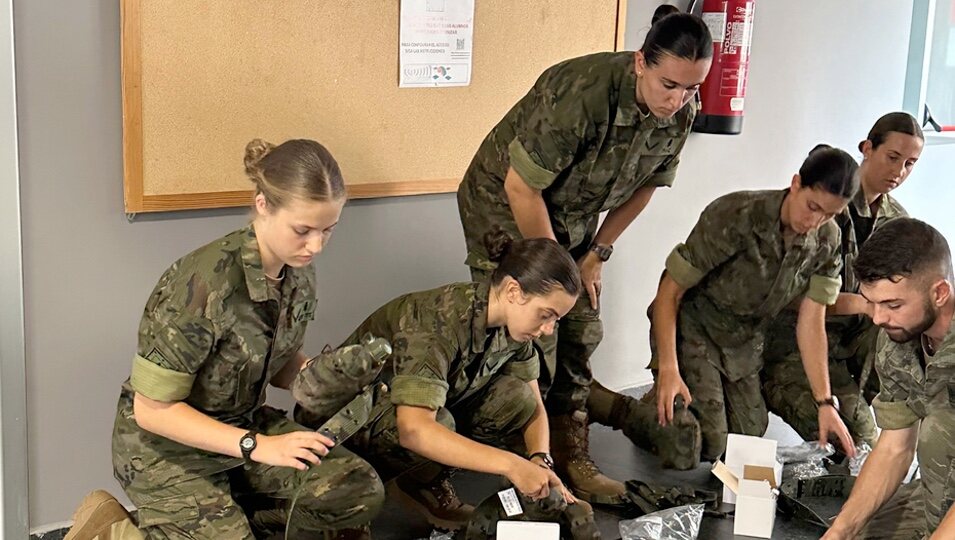 La Princesa Leonor junto a sus compañeros en su primer día en la Academia de Zaragoza