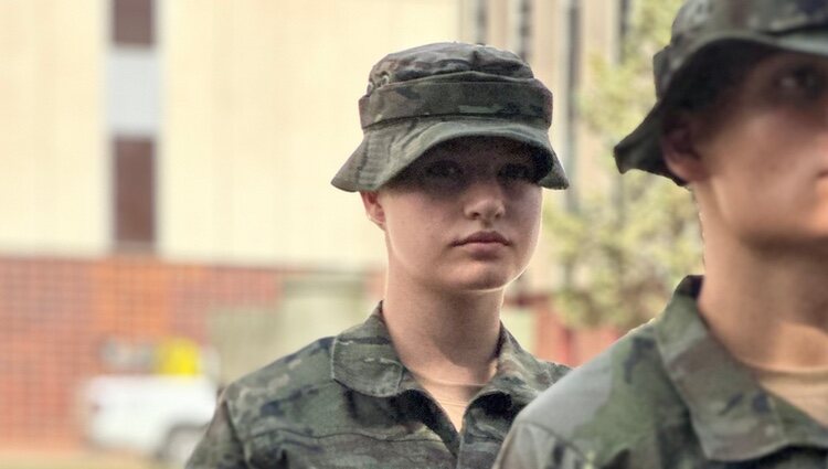 La Princesa Leonor vistiendo el uniforme en su primer día en la Academia de Zaragoza