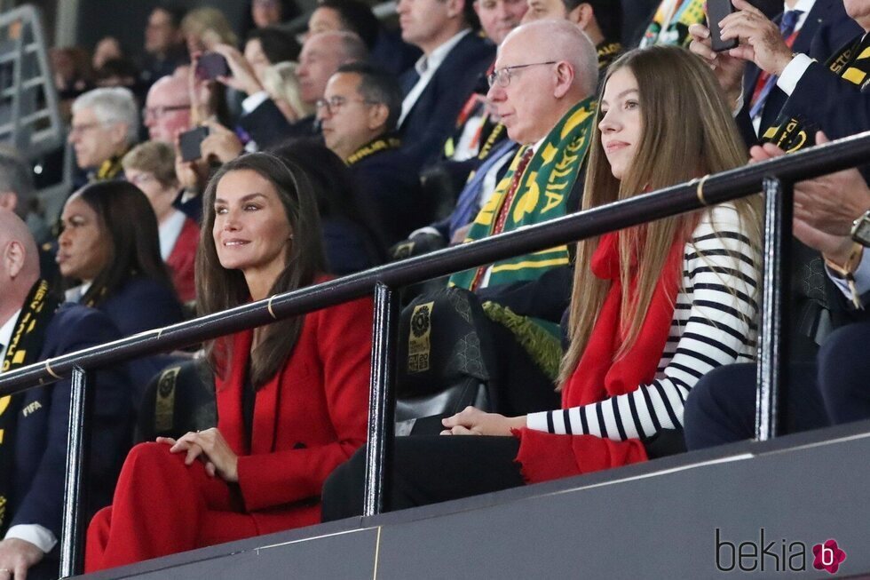 La Reina y la Infanta Sofía en el palco del Accor Stadium en la final del Mundial de Fútbol Femenino