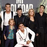 Mario Casas con toda su familia en el estreno de su película 'Mi soledad tiene alas' en Madrid