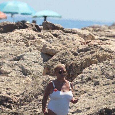 Carmen Borrego, de vacaciones en Marbella con su familia