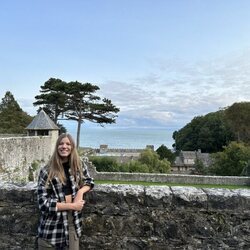 La Infanta Sofía, con una sonrisa en su llegada al UWC Atlantic College en Gales