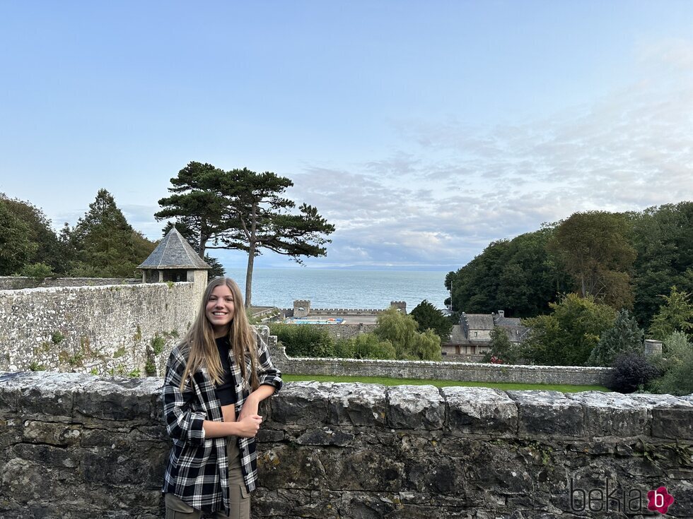 La Infanta Sofía, con una sonrisa en su llegada al UWC Atlantic College en Gales