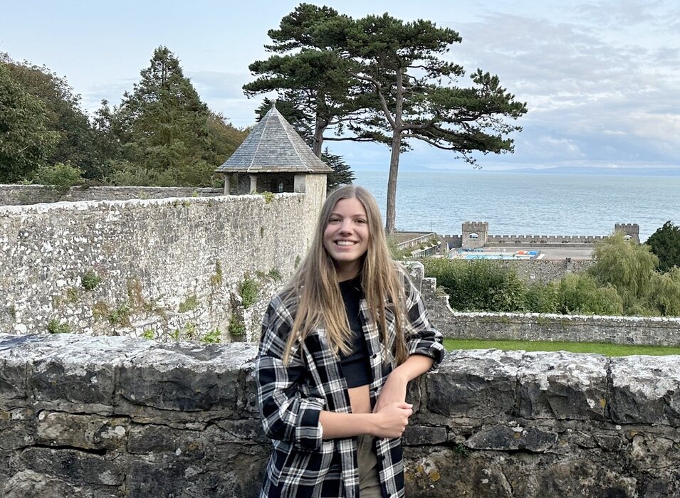 La Infanta Sofía, con una sonrisa en su llegada al UWC Atlantic College en Gales