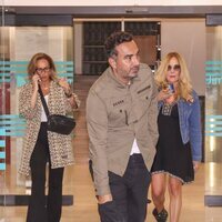 Rocío Carrasco, Fidel Albiac y Belén Rodríguez saliendo de visitar a María Teresa Campos en el hospital